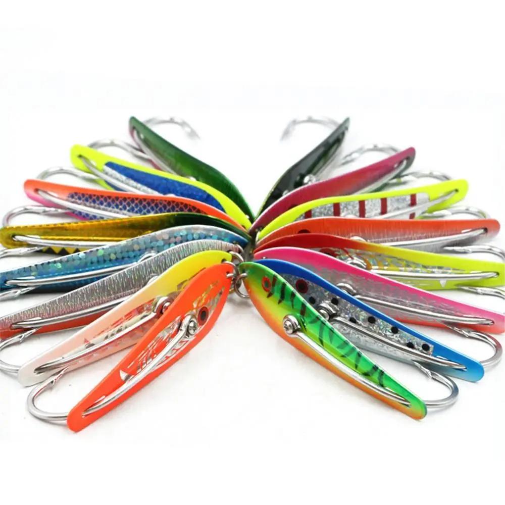 1pc Metal Spoon Lure Saltwater Fishing Lure With Feather Laser Body Sinking Bait For Carp Fishing Bait color random